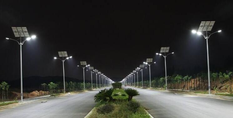 如何提高太陽能路燈在雨天的使用率？